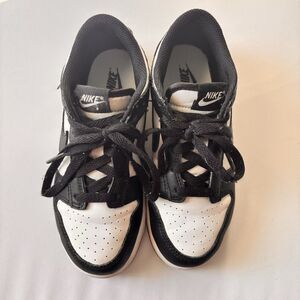 Size 2 (Y) - Nike Dunk Low Black White Read